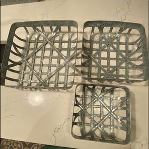 Set of three metal tobacco basket